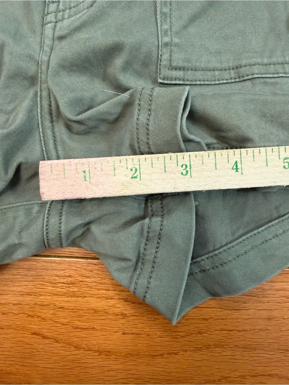 🖤Hollister High Rise Mom 3” Utility Cargo Shorts - Picture 5 of 5